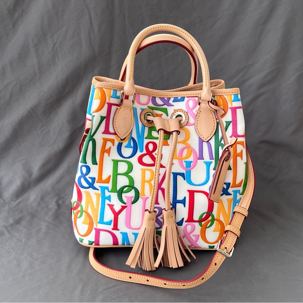 DOONEY BOURKE Medium Drawstring Crossbody Bag COATED CANVAS MULTICOLOR Vacchetta